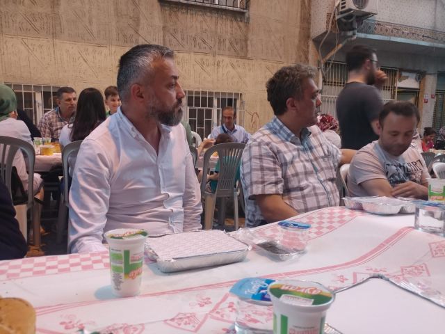 Vatan mahallesi  esnafları  iftarı bereket sofrasında gönülleri ağırladı.