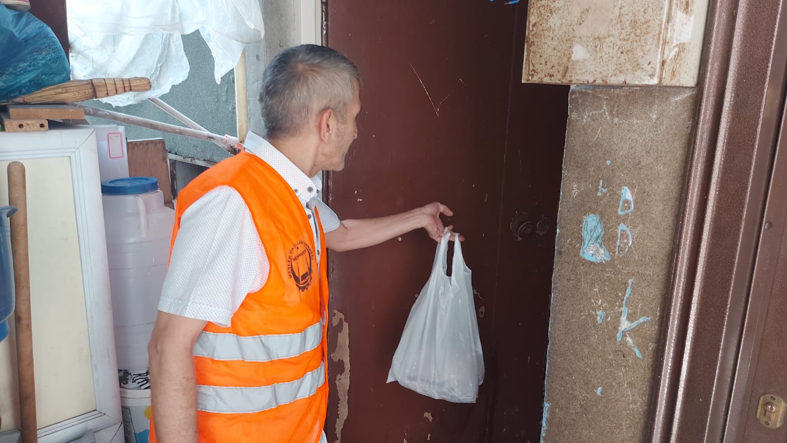 Mesimder Meslek Okulları Derneği Kurban Hisselerini öğrencilerine ulaştırdı