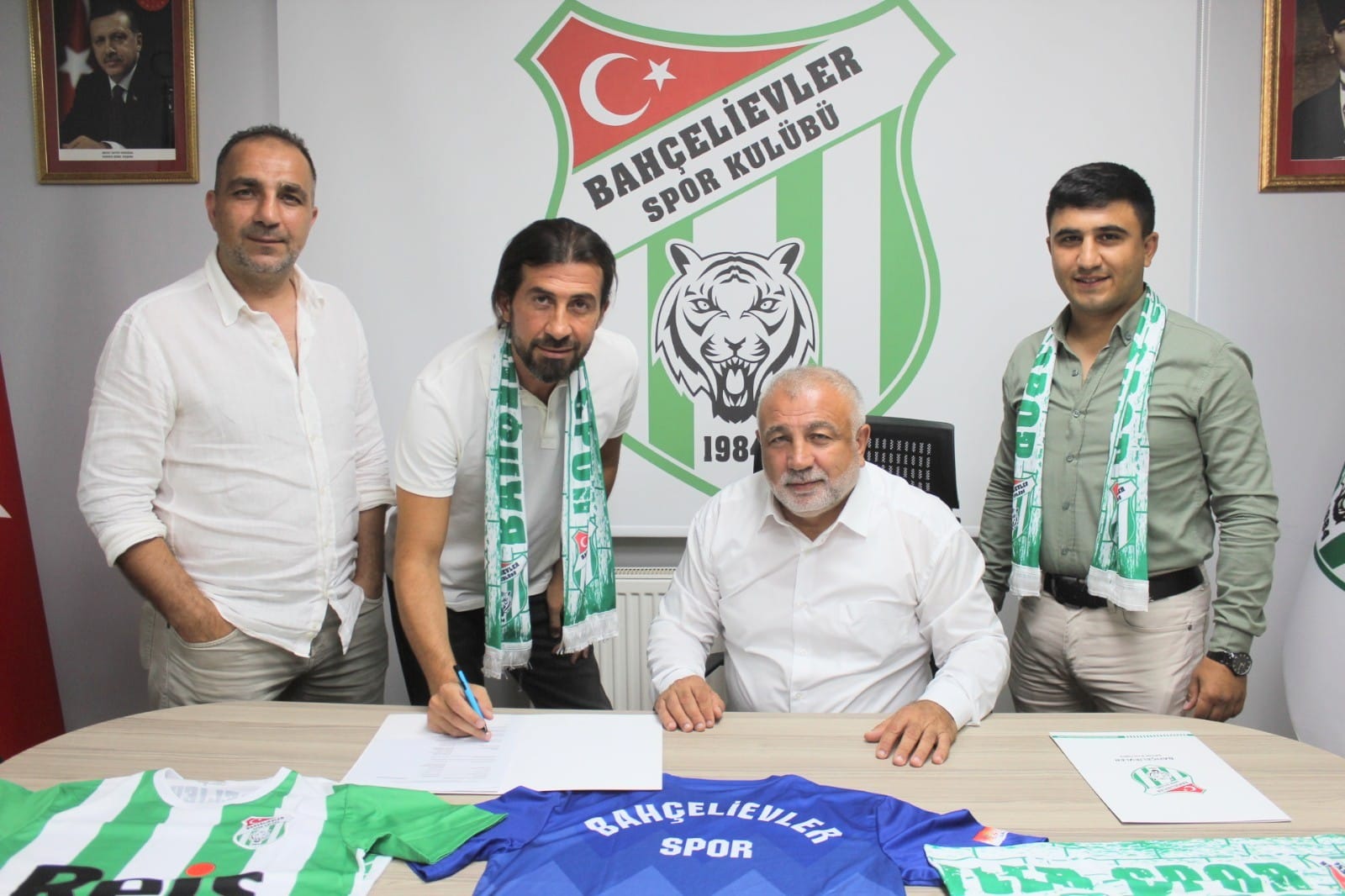 Teknik adam Serdar Hoşhan, Bahçelievlerspor'a EVET dedi. 